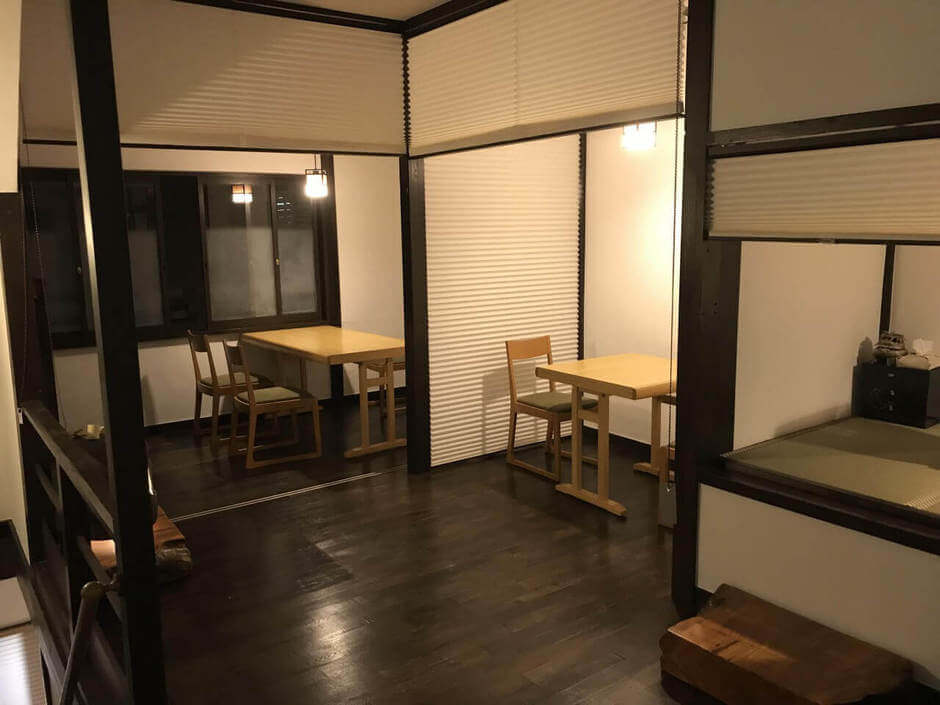 2階テーブル2名様席